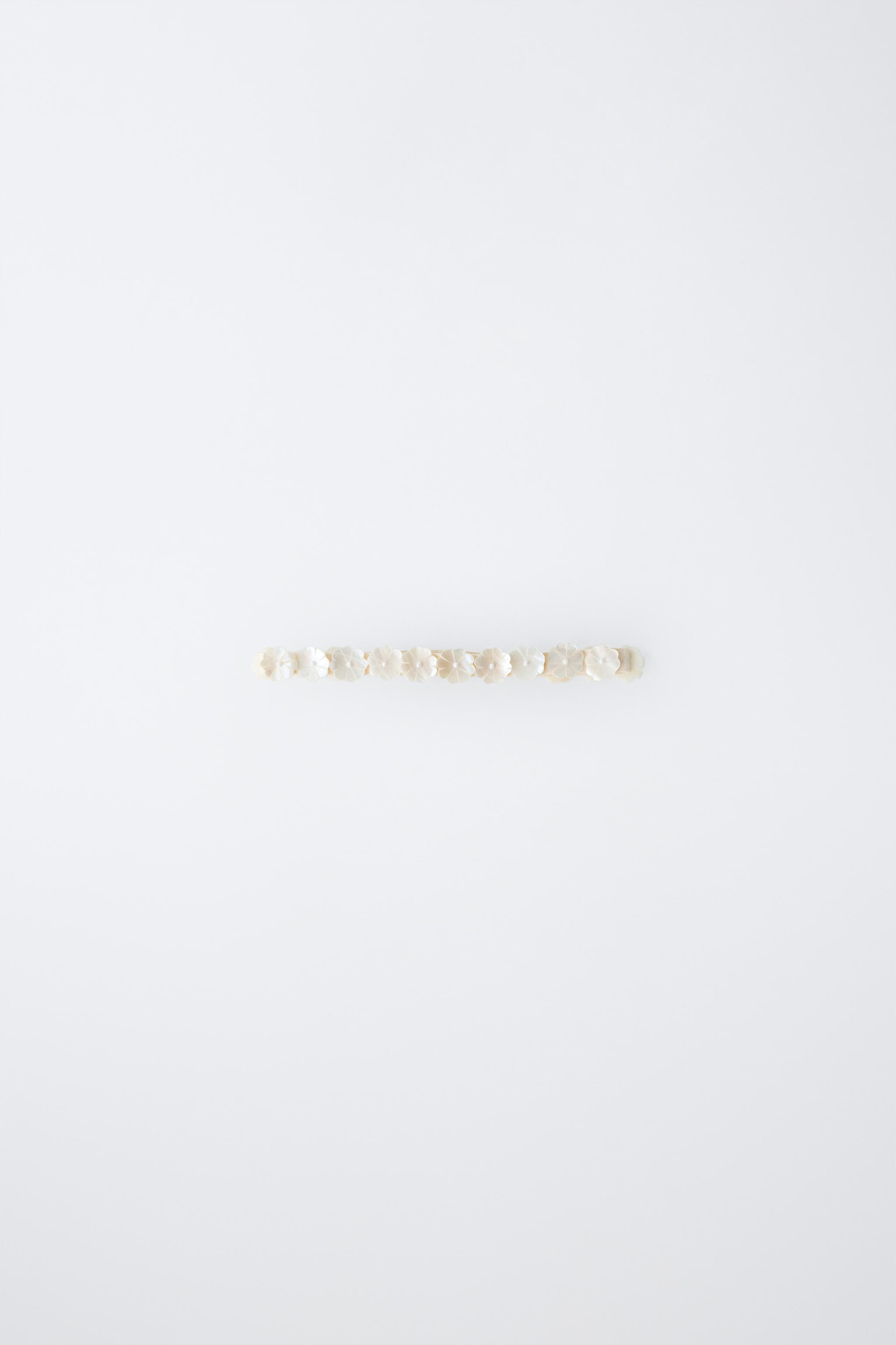 PEARLESCENT FLOWER CHOKER